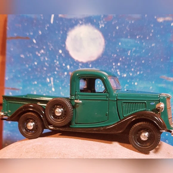 1935 Green Ford Pickup Die-cast Metal Replica - Picture 2 of 8
